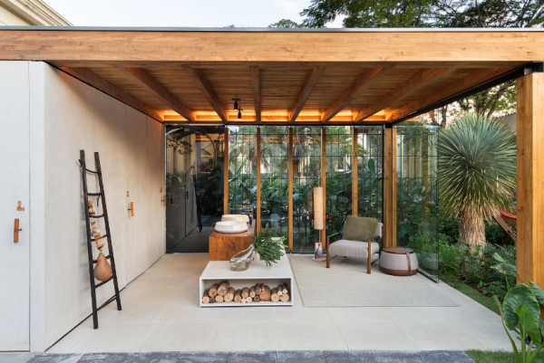 Teras dengan desain minimalis namun mewah